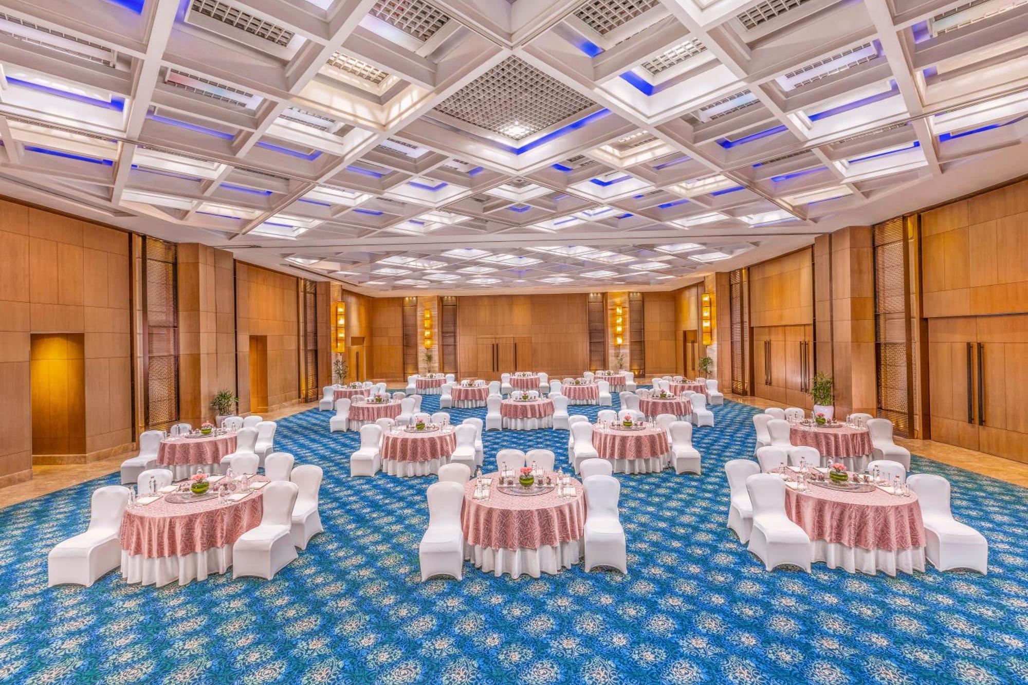 The Leela Ambience Convention Hotel Delhi Nova Deli Exterior foto The Grand Ballroom