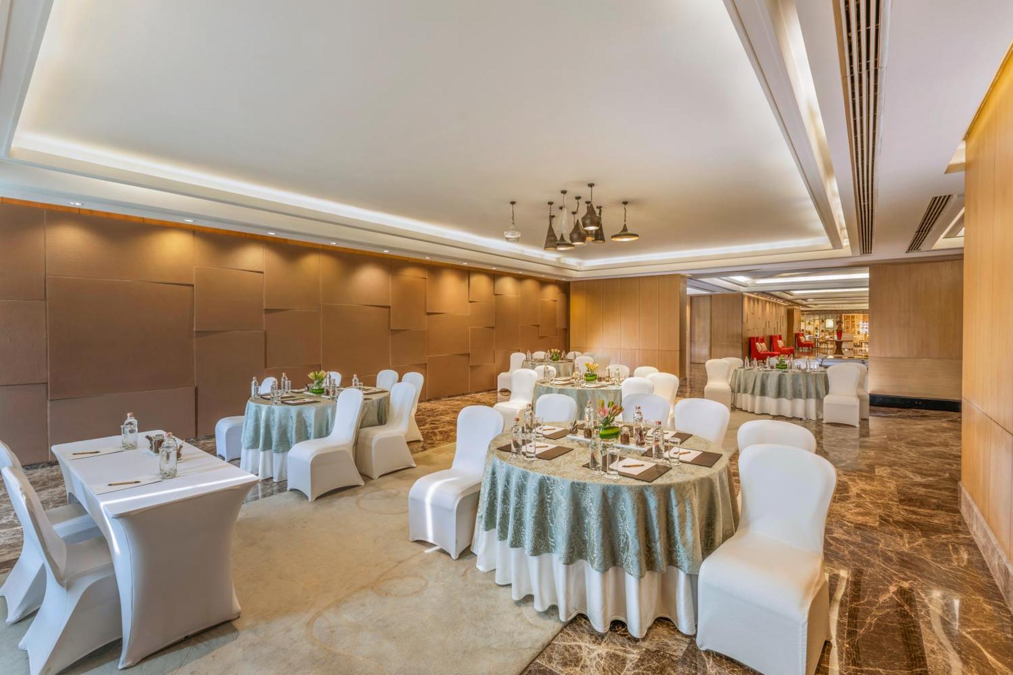The Leela Ambience Convention Hotel Delhi Nova Deli Exterior foto The Imperial Ball Room